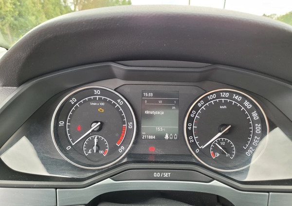 Skoda Superb cena 64900 przebieg: 211880, rok produkcji 2018 z Szczecin małe 301